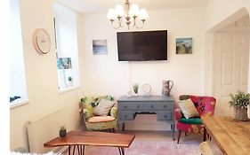 St Ives Apartment Private Parking With Garden 10 Minute Walk Into Town And Beach