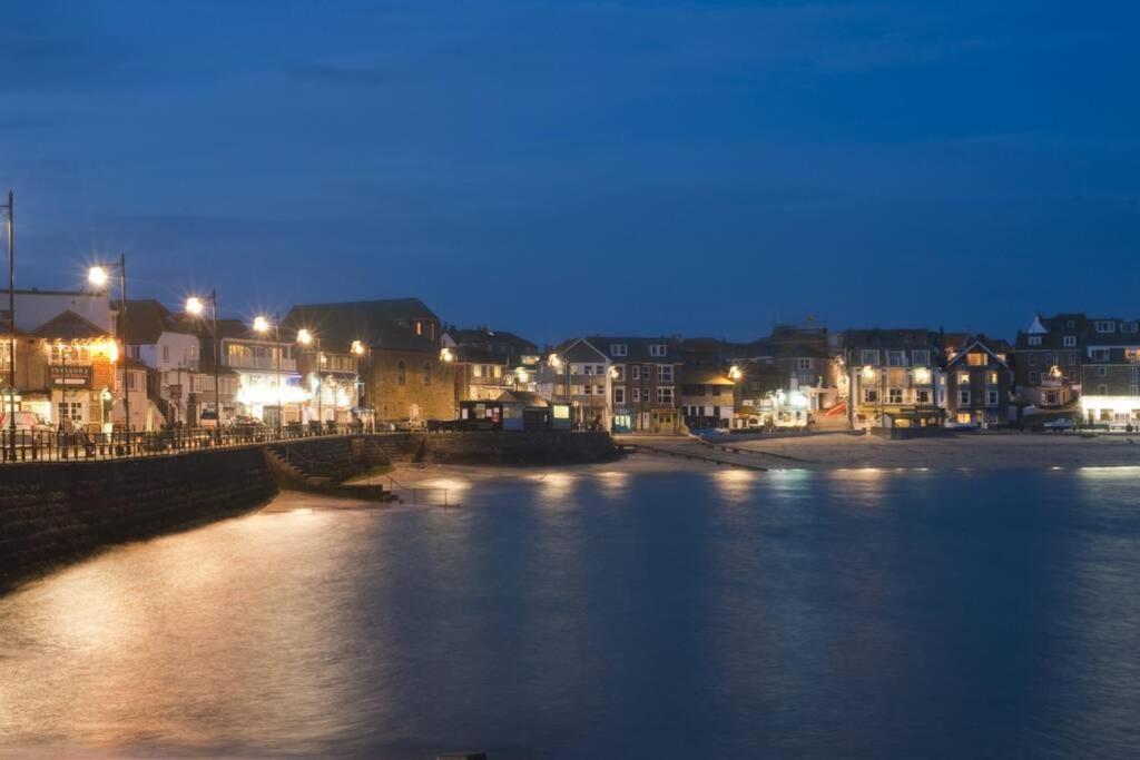 St Ives Apartment Private Parking With Garden 10 Minute Walk Into Town And Beach Exterior photo