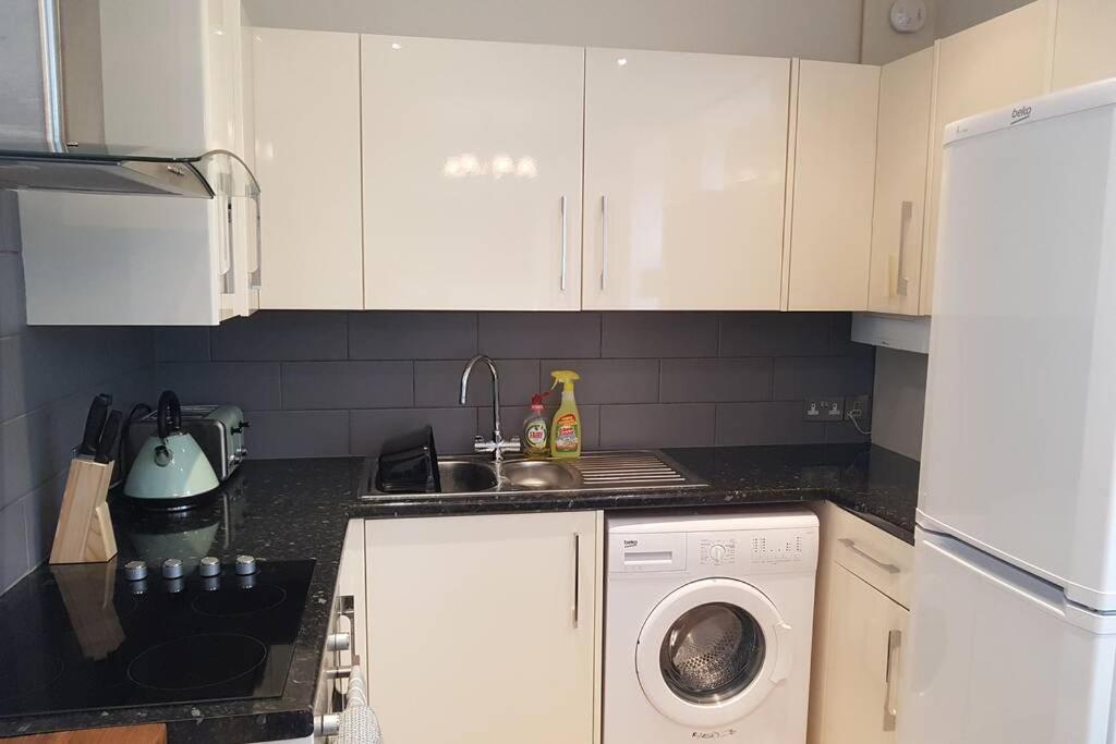 St Ives Apartment Private Parking With Garden 10 Minute Walk Into Town And Beach Exterior photo